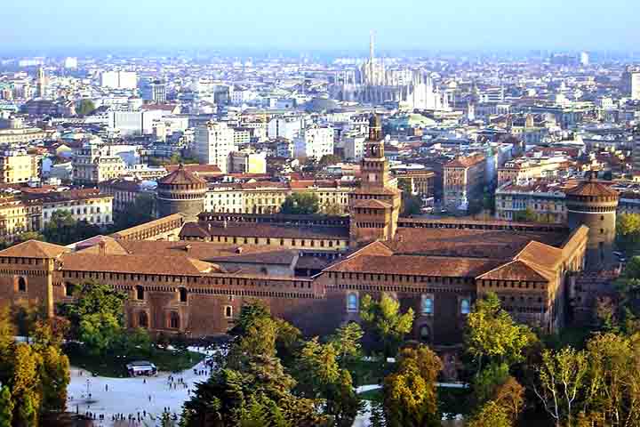 No século XIX, o castelo foi restaurado pelo arquiteto Luca Beltrami, que devolveu ao edifício parte de sua glória original e o transformou em um espaço cultural.