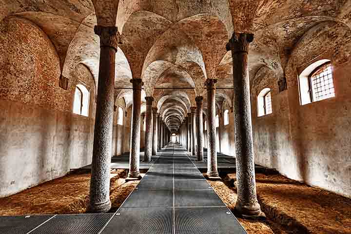 Para mais informações, você pode consultar o site oficial do castelo (https://www.milanocastello.it/en, sem as aspas), que oferece detalhes sobre a história, arquitetura e as atrações do local.