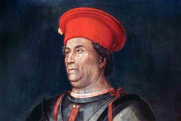 Construído no século XV por Francesco Sforza, que se tornou Duque de Milão, o castelo foi erguido sobre os restos de uma fortificação anterior, datada do século XIV.