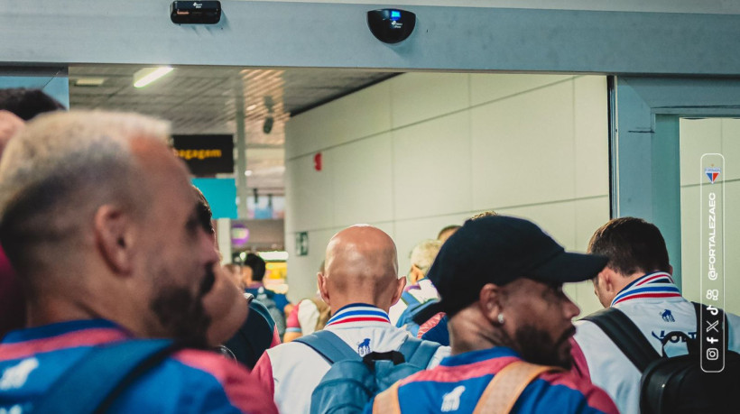 Delegação do Fortaleza chegando a Recife para enfrentar o Sport pela Copa do Nordeste 2025