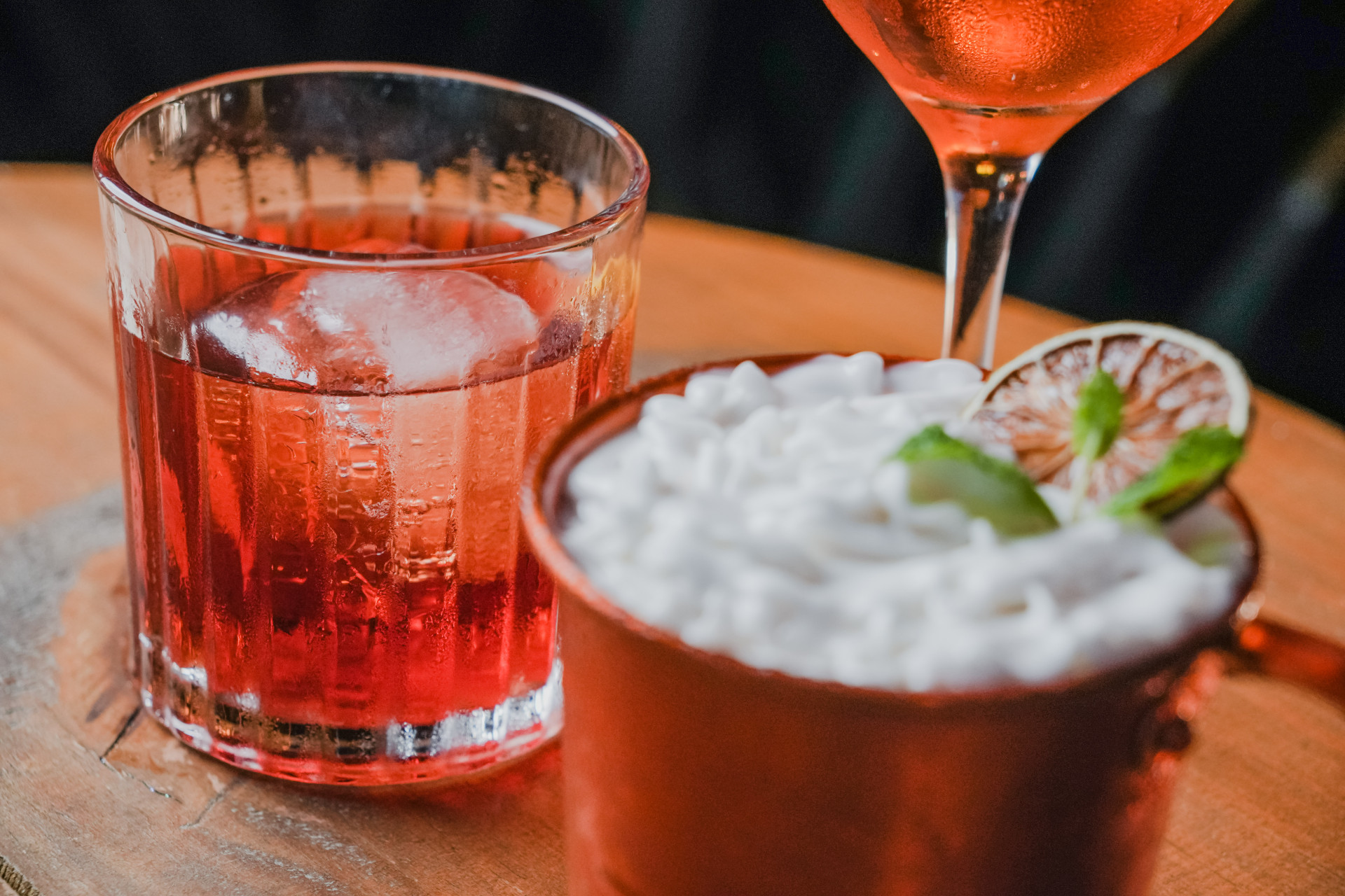 FORTALEZA-CE, BRASIL, 04-02-2025: Bebidas famosas no carnaval. Na foto, drinks do pub Coktelitas. (Foto: Fernanda Barros/ O Povo) (Foto: FERNANDA BARROS)