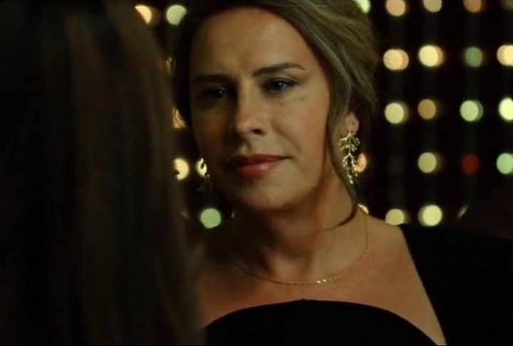 A caracterização de sua protagonista transgênero foi criticada pela organização LGBTQIA+ Glaad, e a representação do México no longa levantou debates intensos durante a temporada de premiações.