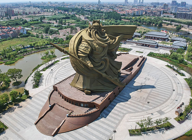 Guan Yu (China) - 58m - Fica em Jongzhou. Inaugurada em 2016.  Feita de 4 mil tiras de bronze. Retrata o general Guan Yu, que viveu no século 3 a.C.