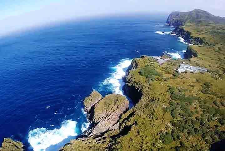 Localizado no sul do Oceano Atlântico, o arquipélago Tristão da Cunha tem em seu território a “Ilha Inacessível