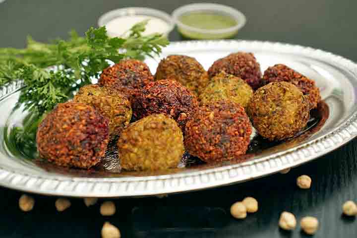 Uma das principais leguminosas para esse tipo de culinária é o grão-de-bico, que dá uma textura e uma consistência adequadas para o preparo. O grão de bico é utilizado para fazer o delicioso e famoso falafel. 