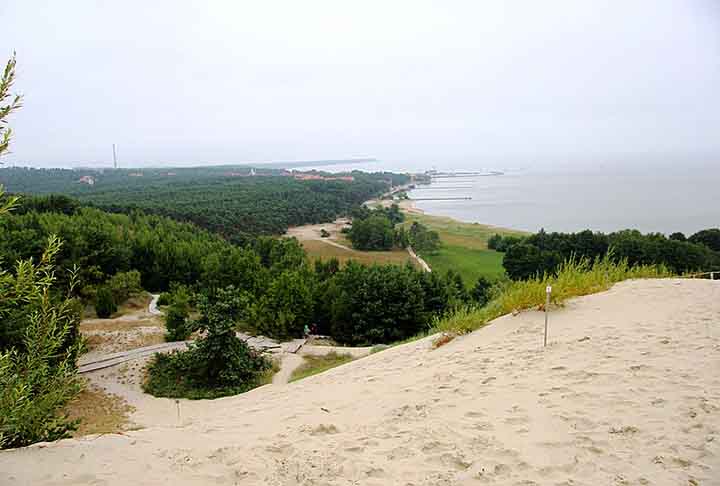 O Parque Nacional Curonian Spit é um dos cinco presentes na Lituânia. Foi criado em 1991 para proteger os ecossistemas únicos do Istmo da Curlândia e da Lagoa da Curlândia. Ele é protegido pelo estado, sob a lei lituana de Áreas Protegidas.