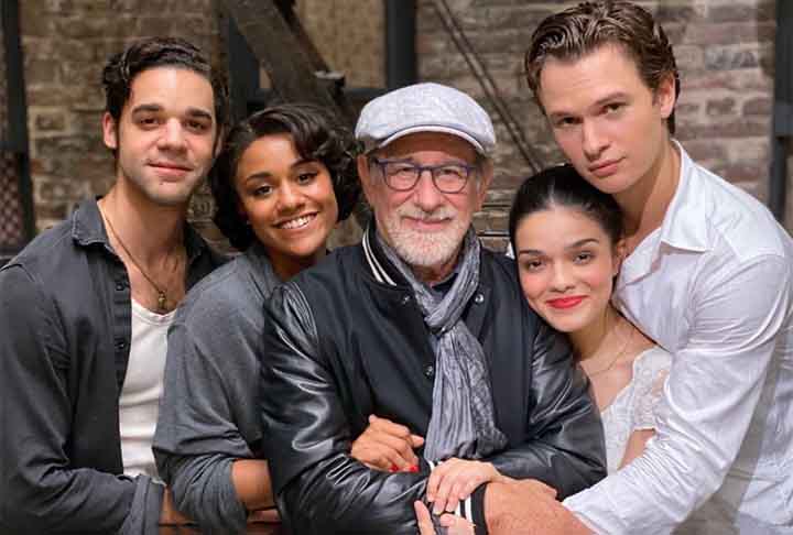 O estrelato de Zegler começou quando ela respondeu a um anúncio de casting aberto no X para o papel de Maria em Amor, Sublime Amor. 