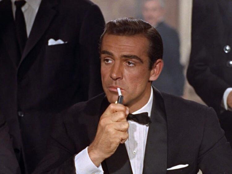 Sean Connery não gostou de atuar na franquia “007” . O lendário ator britânico, que interpretou o agente secreto em seis filmes, revelou ao jornal The Guardian: Eu sempre odiei a droga do James Bond. Eu mesmo o mataria”. O ator escocês morreu em 2020, aos 90 anos.