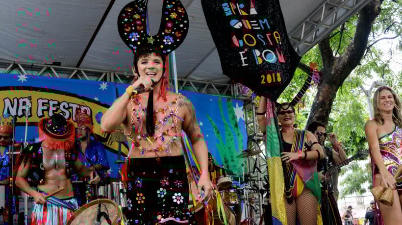 Movimenta&ccedil;&otilde;es de foli&otilde;es no Pr&eacute;-Carnaval Pra Quem Gosta &eacute; Bom na Pra&ccedil;a Waldemar Falc&atilde;o em 2025