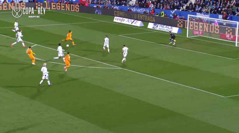 Real Madrid vence no sufoco por 3 a 2 para avançar às semifinais da