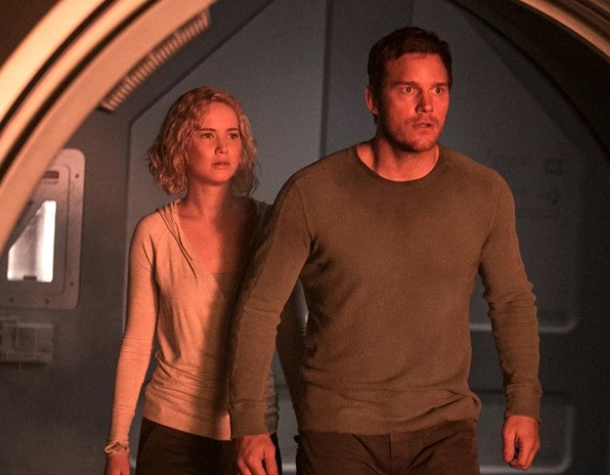 Em “Passageiros”, que arrecadou 303 milhões de dólares de bilheteria, Jennifer Lawence contracena com Chris Pratt. No filme, eles interpretam dois passageiros de uma nave espacial que despertam antes do programado e precisam salvar outras pessoas.
