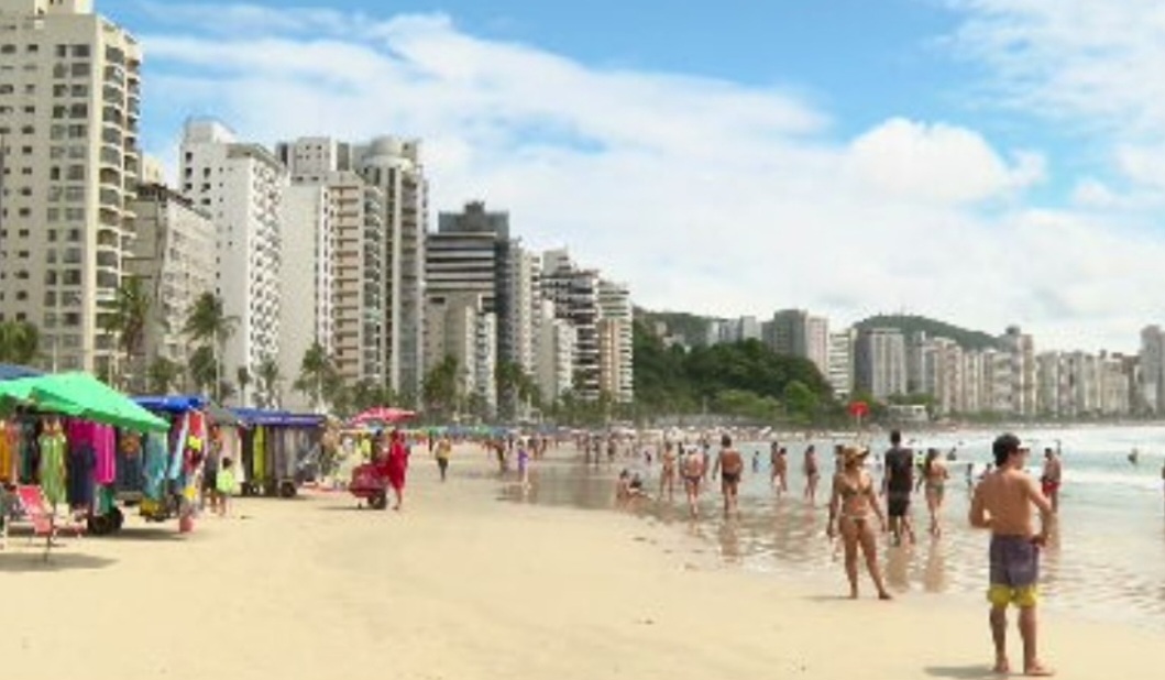 Um dos locais mais procurados pelos banhistas é o litoral paulista, que tem 622 quilômetros de extensão, abrangendo 15 municípios.