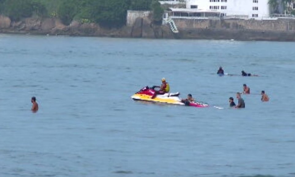 Os guarda-vidas também são treinados para fazer a recuperação dos afogados, com tratamento pré-hospitalar.