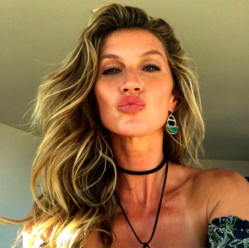 Desde o divórcio, Bündchen tem optado por uma postura mais reservada em relação à vida pessoal, garantindo uma transição tranquila para seus filhos. 