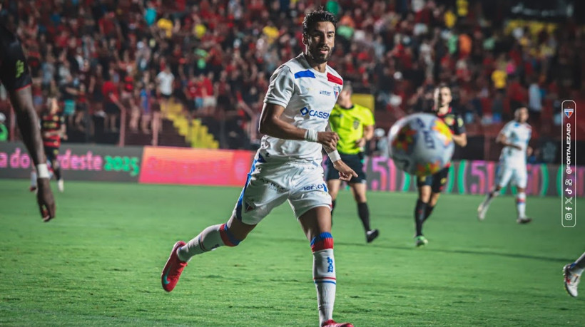 Lucero, atacante do Fortaleza, em duelo contra o Sport pela Copa do Nordeste