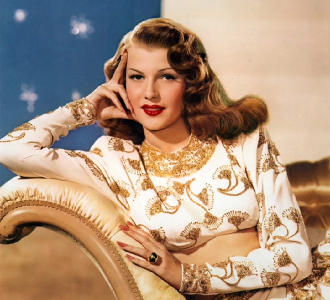 Também foi dançarina, inspirada pelo pai, que era dançarino de flamenco. 