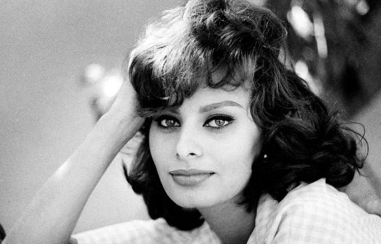 Sophia Loren - Itália - Com carreira na Europa, também fez sucesso em Hollywood, com uma beleza exótica e talento indiscutível. Em 1995,ganhou o Prêmio Cecil B. de Mille pelo conjunto da obra.  