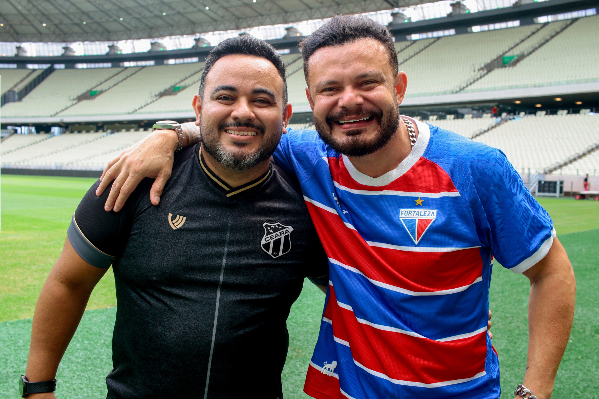 FORTALEZA, CEARÁ, BRASIL, 07-02-2024: Clássico Rei, humoristas torcedores de Ceará e Fortalezam falam sobre a rivalidade e amizade. (Foto: Samuel Setubal/ O Povo)