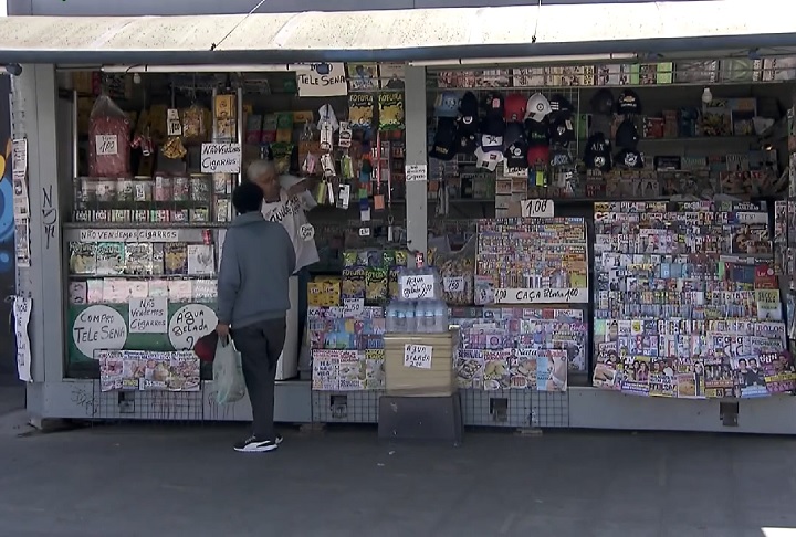 No Brasil, as bancas de jornal começaram a se popularizar no fim do século XIX, com o crescimento da imprensa no Rio de Janeiro e em São Paulo.