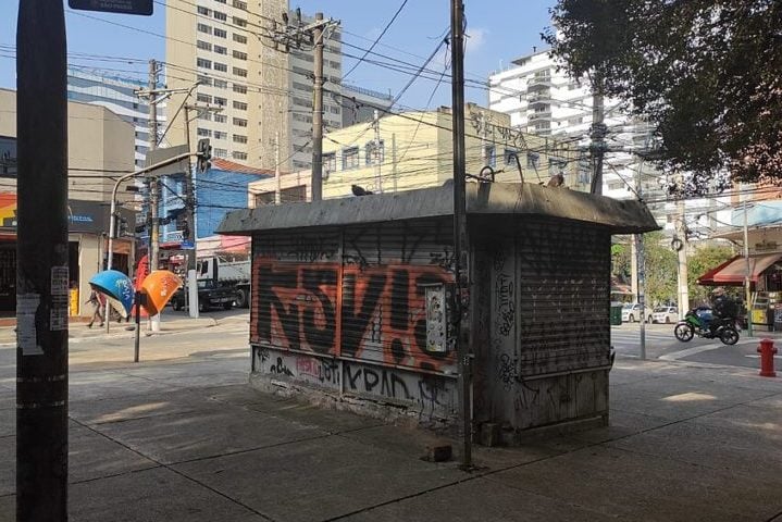 Nos anos 2010, o declínio do modelo tradicional de bancas se acentuou. Muitas fecharam suas portas devido à queda na circulação de impressos.