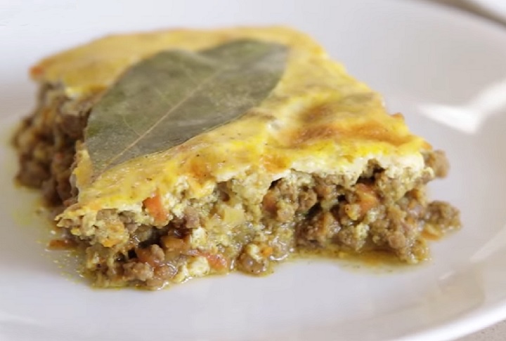 Bobotie: Consiste em carne moída temperada com curry, coberta com uma mistura de ovos e leite, assada até dourar. Muito consumido na África do Sul.