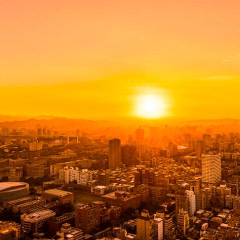 Estudo conduzido por pesquisadores da King’s College London, na Inglaterra, indica que o não cumprimento das metas para conter o aquecimento global pode tornar algumas regiões do planeta inabitáveis. O trabalho foi publicado dia 04/02 na “Nature Reviews Earth and Environment”. 

