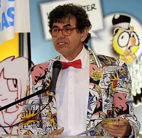 Apesar de ser formado em Direito, Azulay se destacou como desenhista, escritor, pintor, músico e educador.