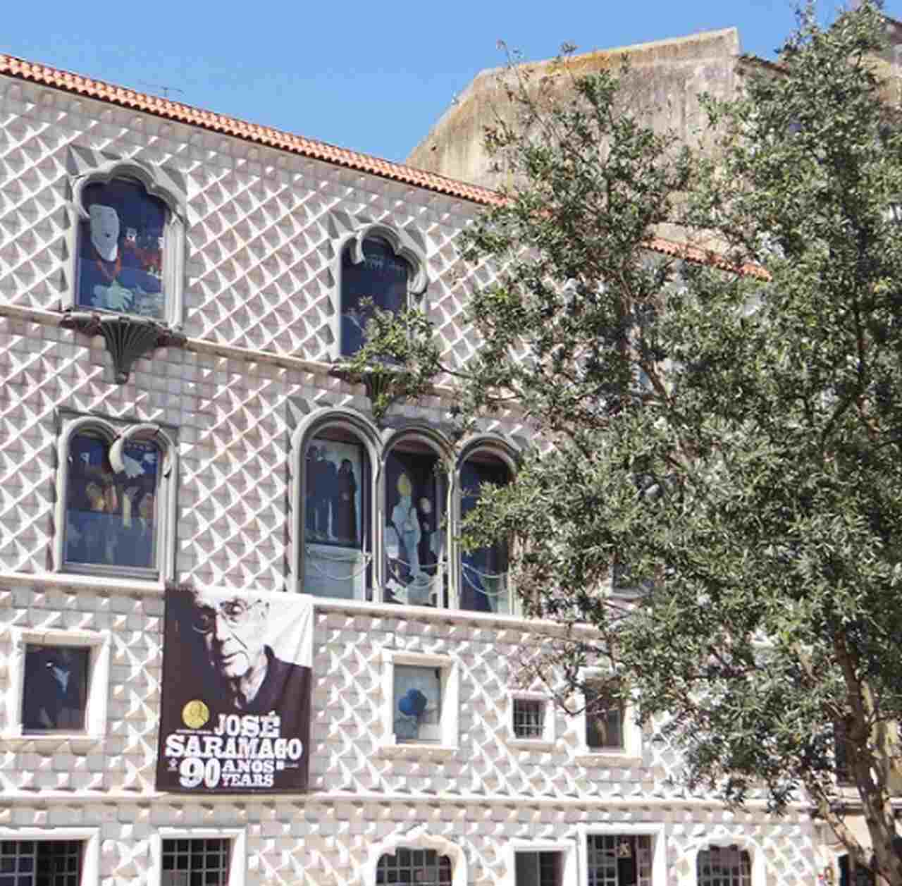 A criação da Fundação José Saramago, em 2007, foi uma das maneiras pelas quais ele consolidou seu legado, permitindo que sua obra e suas ideias continuassem a influenciar futuras gerações.