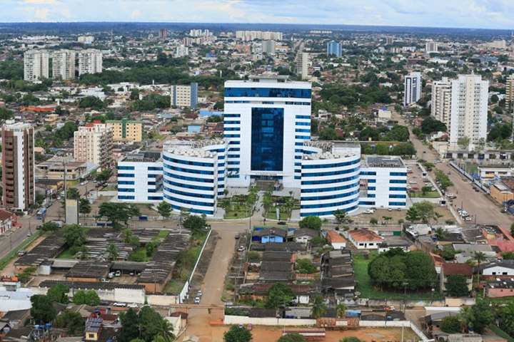 Porto Velho, capital de Rondônia, na região norte do Brasil - 218 dias. População: 460 mil habitantes. 