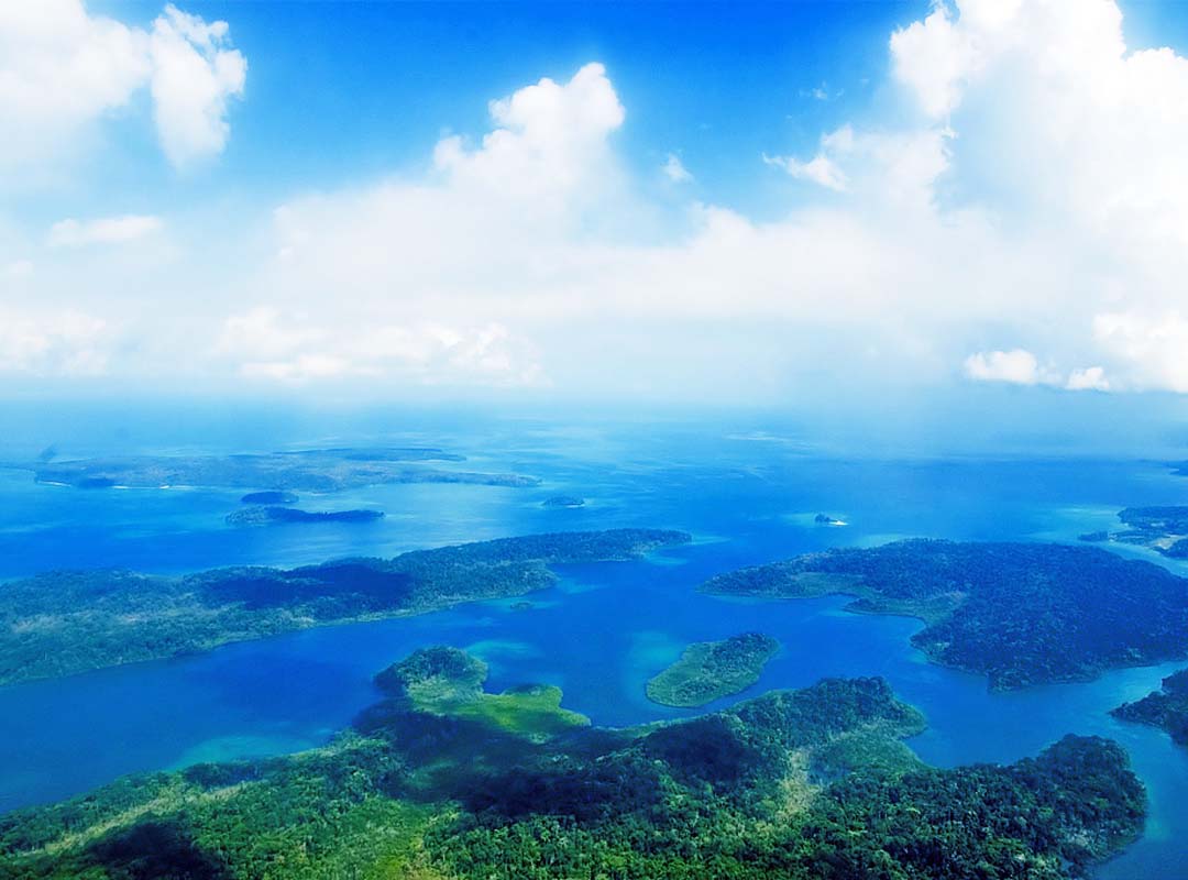 Na prática, porém, o governo indiano não atua administrativamente na ilha de Sentinela do Norte por conta da hostilidade dos habitantes locais. 