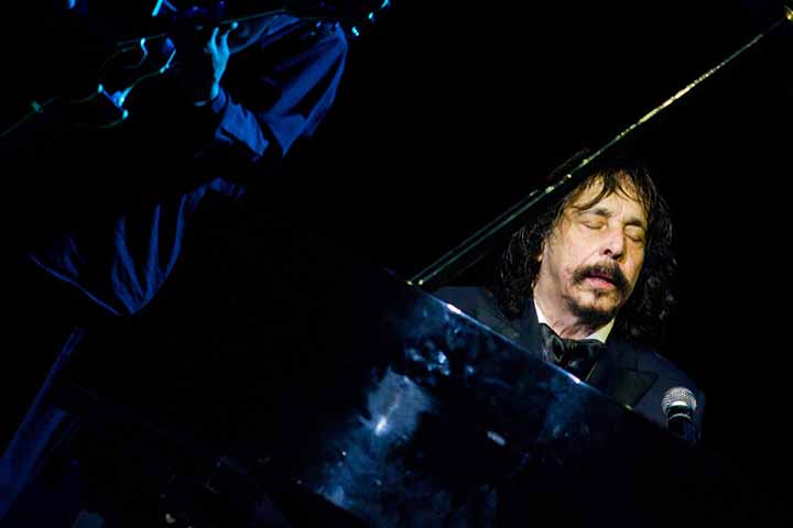 Em 1981, Benito lançou seu novo disco. Ele voltou às mais tocadas com a sua música Ah, Como Eu Amei. Além das canções Um Dia Vai Chegar e Preciso Te Encontrar. Ah, Como Eu Amei foi trilha sonora da novela O Homem Proibido, da Rede Globo. 