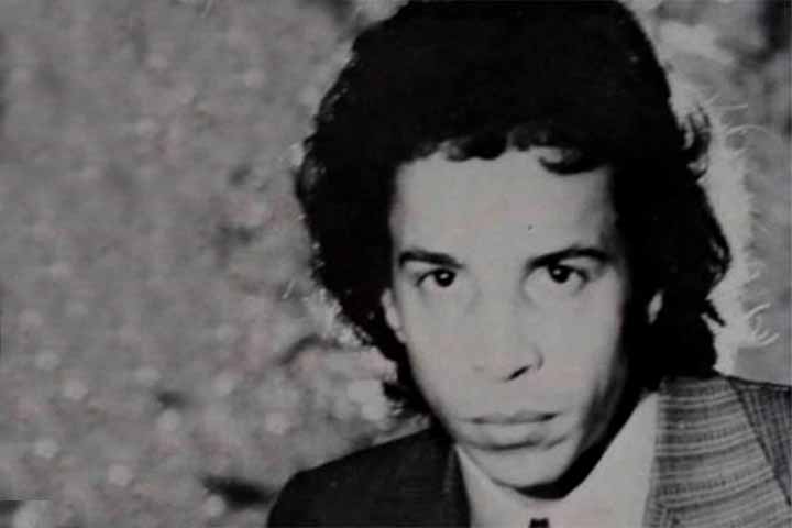 Nascido em Nova Friburgo, no dia 28 de novembro de 1941, Uday Vellozo é filho de José Vellozo, um ferroviário na Estação Leopoldina, e Maria Schuenck. Seu pai descendia de ciganos rom e sabia tocar instrumentos. Ele tinha um Bloco, com o nome de Quem é bom não se mistura, e um grupo Regional. 