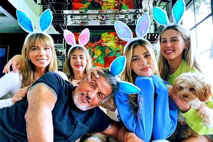 Além de Gil, outros artistas como a cantora Anitta e o ator Sylvester Stallone também ganharam um programa para chamarem de seus.