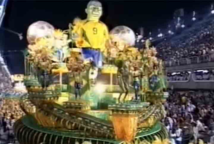 Ronaldo Fenômeno - Tradição 2003 - No auge de sua carreira, um ano após o penta na Coreia do Sul e no Japão, o ex-atacante recebeu uma homenagem da escola de Campinho. O atacante, porém, ficou impossibilitado de comparecer em virtude dos compromissos com o Real Madrid, na época. A escola ficou com o 13º lugar. 