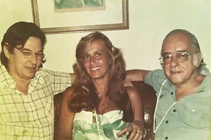 O início de tudo foi na década de 1940, quando passou a tocar piano em bares e casas noturnas do Rio de Janeiro. Na década seguinte, trabalhou como arranjador no Estúdio Continental, onde gravou Incerteza, interpretada por Mauricy Moura.