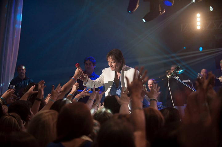 No entanto, ele mudou a ordem nos últimos anos e cantou Cavalgada depois de Esse Cara Sou Eu. Assim, no final de Esse Cara Sou Eu começou a movimentação. 