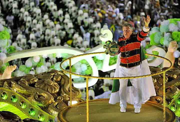 Zico - Imperatriz 2014 - A verde e branca de Ramos homenageou o maior ídolo da história do Flamengo. O Galinho de Quintino esteve presente na Sapucaí e recebeu os aplausos do público. Na apuração, a agremiação ficou com a quinta colocação.