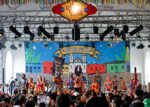 Confira o que fazer em Fortaleza neste s&aacute;bado, 20 de dezembro (20/12/2025). Veja op&ccedil;&otilde;es de festas e shows em diversos bairros da capital cearense