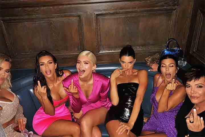 As socialites ficaram mais famosas depois que o patriarca, Robert Kardashian, participou do julgamento de O.J Simpson em 1994. 