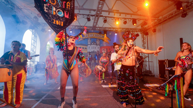 Movimentação de foliões no Pré-Carnaval do Pra Quem Gosta é Bom na Estação das Artes 
