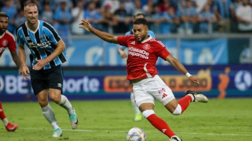 Braithwaite e Fernando marcam em GreNal que contrariou a tradição e teve bom futebol na Arena do Grêmio