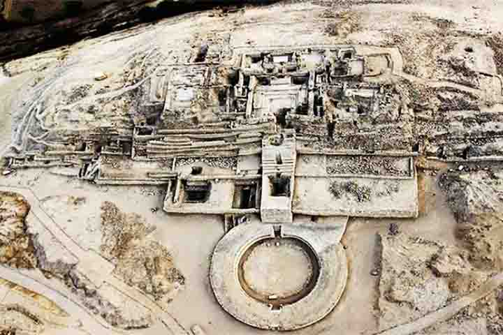 No início de fevereiro de 2025, arqueólogos encontraram uma nova pirâmide nas cercanias do sítio arqueológico pré-hispânico de Caral. 
