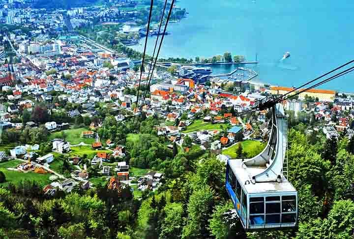 Outro destaque é o teleférico para o Pfänder, uma montanha próxima que oferece vistas panorâmicas do lago e das montanhas ao redor.