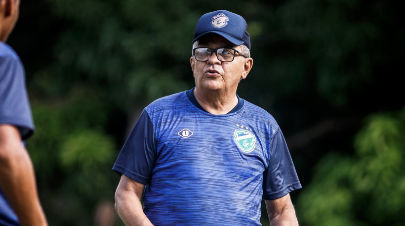 Francisco Diá é o técnico do Altos-PI