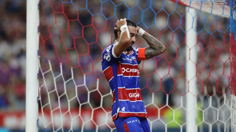 Atacante Lucero no jogo Fortaleza x Ceará, no Castelão, pelo Campeonato Cearense 2025