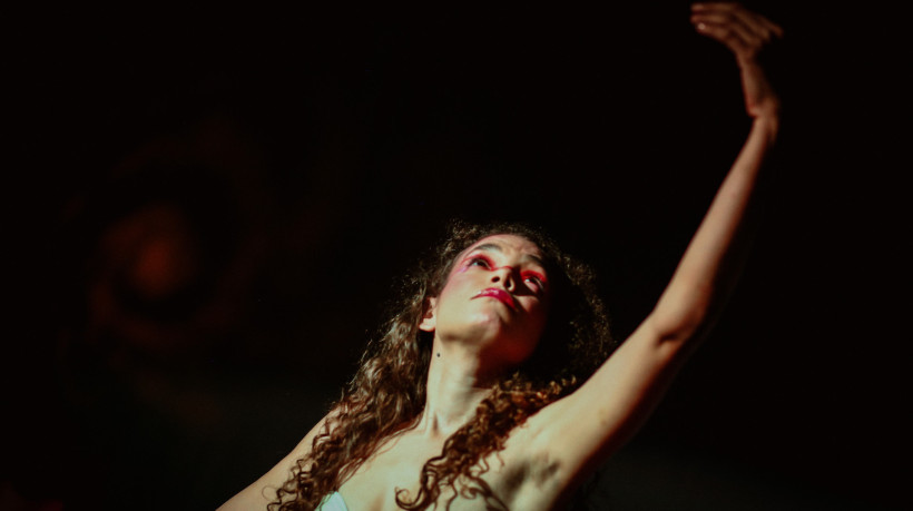 Atriz cearense Virgínia Oliveira apresenta espetáculo 