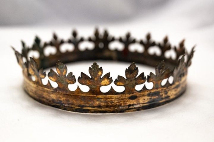 De acordo com o coordenador da Arquidiocese de Vilnius, Mykolas Sotincenka, em 16/12/24 os pesquisadores localizaram os tesouros usando uma câmera endoscópica para explorar cavidades nas paredes.