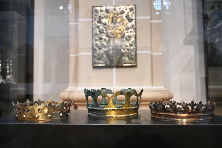 Os itens já foram catalogados e serão restaurados antes de integrarem uma exposição pública ainda neste ano.