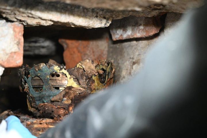 Os objetos foram originalmente descobertos em 1931, após uma enchente revelar sarcófagos de membros da realeza.