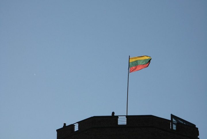 Com isso, a Lituânia se tornou a primeira república soviética a declarar independência, um marco crucial no colapso da URSS. Até hoje essa data simboliza a luta pela liberdade e pela identidade nacional lituana.